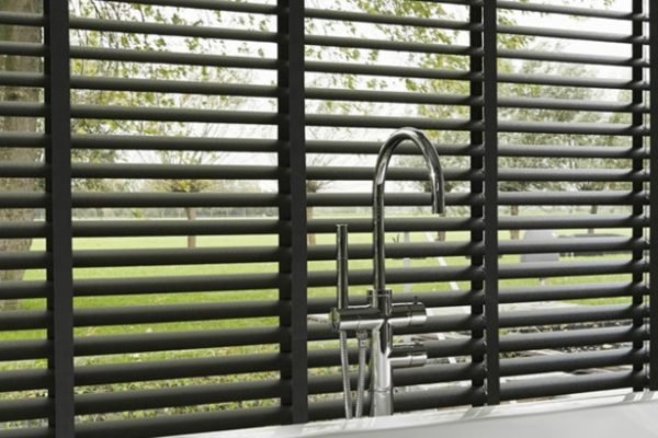 venetian blinds in black
